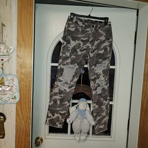 New Fashion Nova Gray Camo High Rise Distressed Jeans Size Junior 5